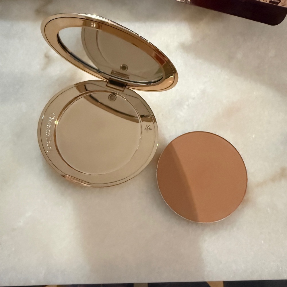Charlotte Tilbury Airbrush Bronzer **Compact only!** - Picture 5 of 5